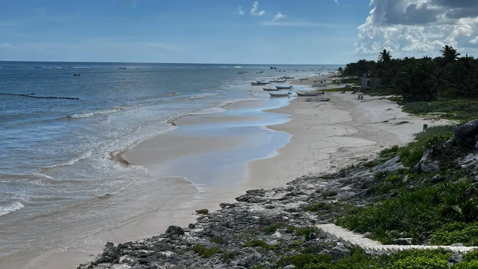 Plage des Caraïbes au Yucatán avec sable blanc et eaux turquoise